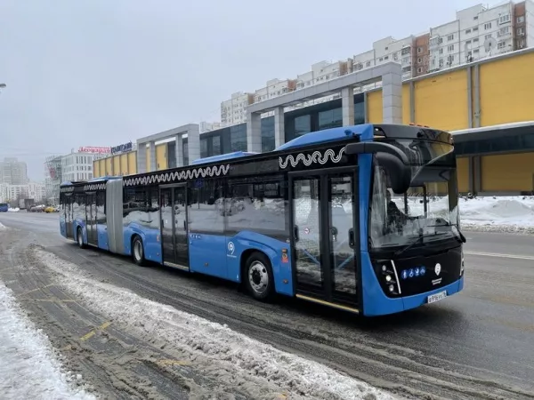 Жители Москвы тестируют электробус-гармошку КАМАЗ