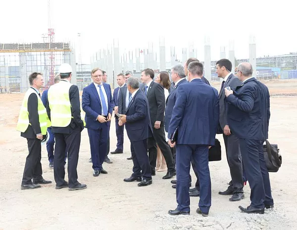 Президент Татарстана посетил на «КАМАЗе» строящийся завод каркасов кабин